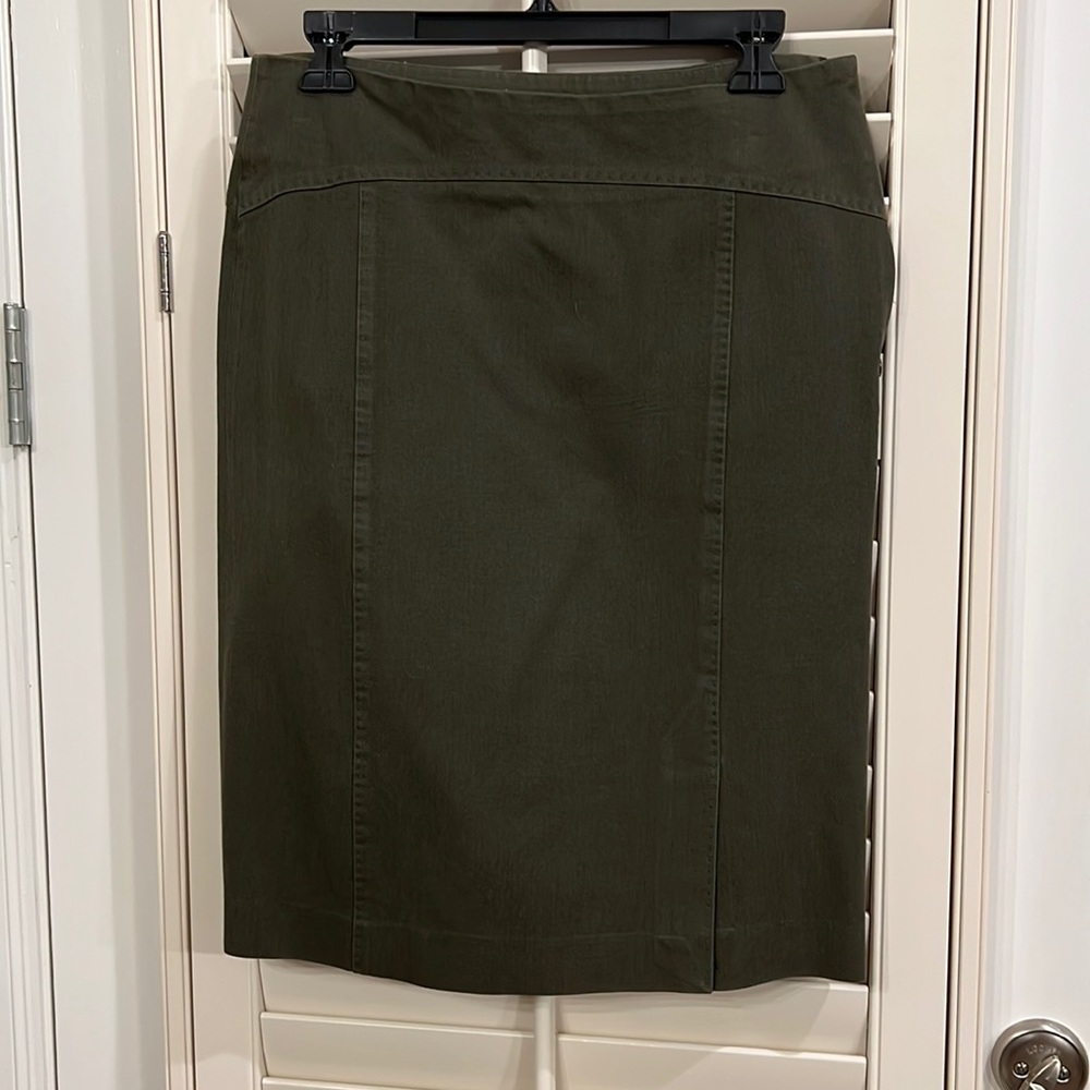 Banana Republic pencil skirt. Size 6